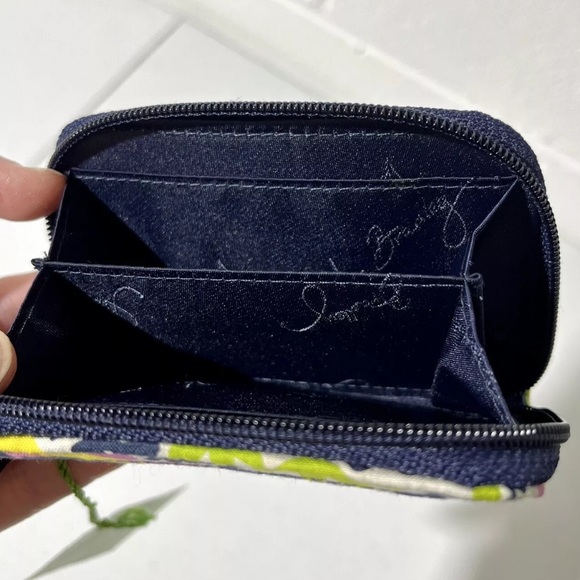 Retired Vera Bradley “Rio” Zip Around ID Wallet Floral NWT Navy/Multi-colored - Picture 4 of 4